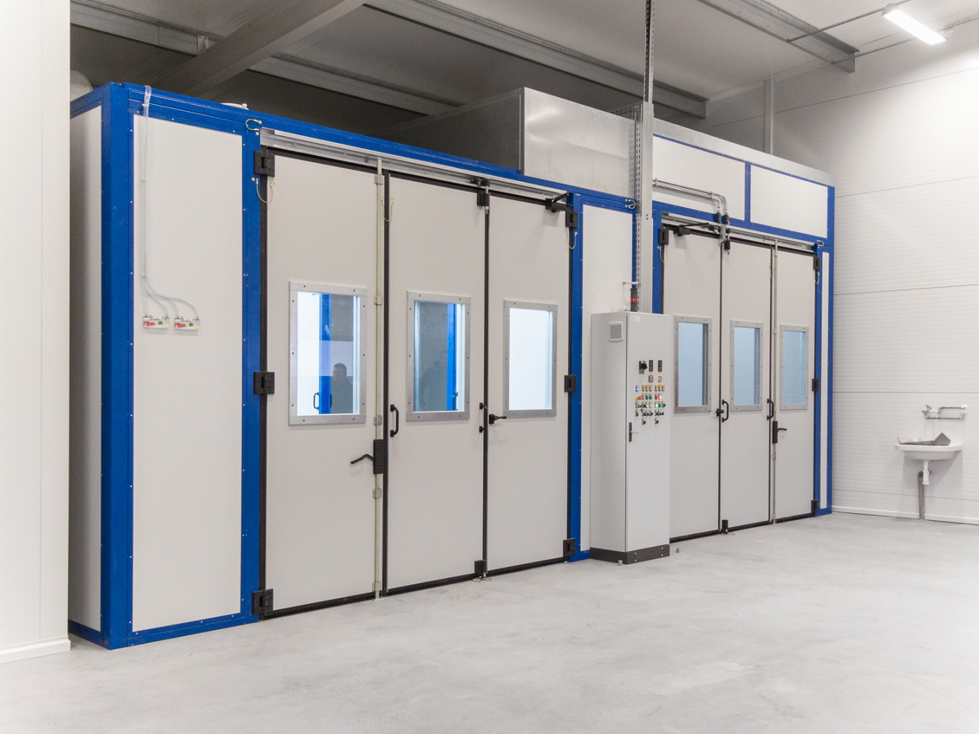 PAINT BOOTH WITH FILTRATION 8 X 7 X 4 M