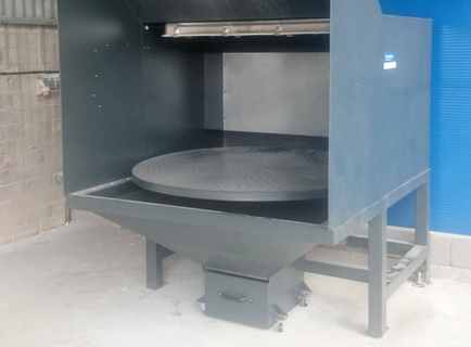 METALLIZING BOOTH WITH ROTARY TABLE