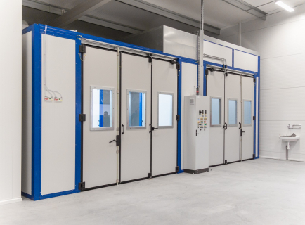 PAINT BOOTH WITH FILTRATION 8 X 7 X 4 M