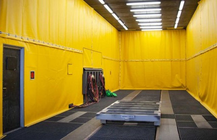 TRYSKACÍ BOX 16 x 5,5 x 4,5 M S CELOPLOŠNÝM PODLAHOVÝM SBĚREM