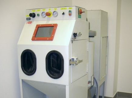 DUKE 6050 A INJECTION BLASTING CABINET